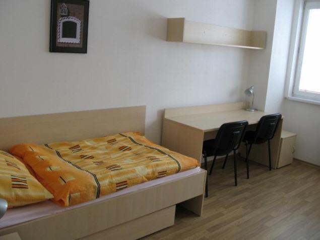 Uninova Hostel Μπρατισλάβα Δωμάτιο φωτογραφία