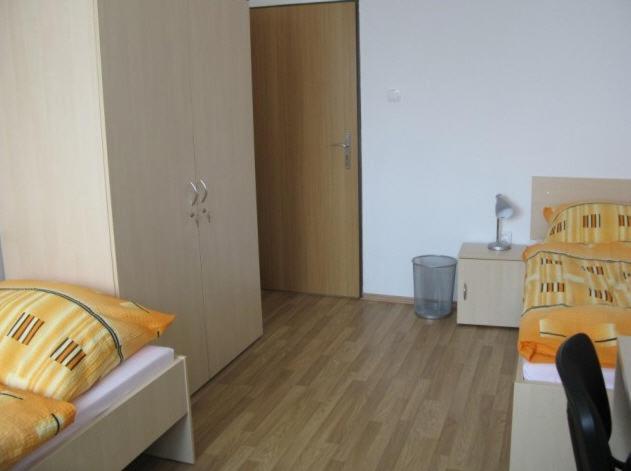 Uninova Hostel Μπρατισλάβα Δωμάτιο φωτογραφία