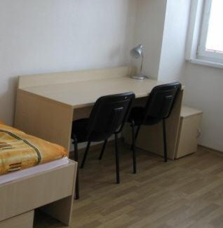 Uninova Hostel Μπρατισλάβα Δωμάτιο φωτογραφία