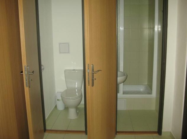Uninova Hostel Μπρατισλάβα Δωμάτιο φωτογραφία